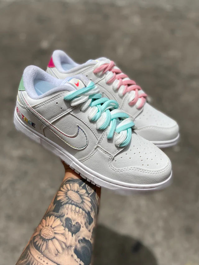 Tênis Nike Dunk Low "Branco Colorido"