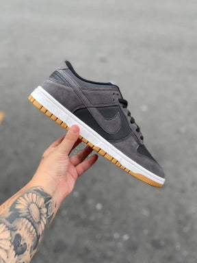 Tênis Nike Dunk Low "Cinza e Branco"