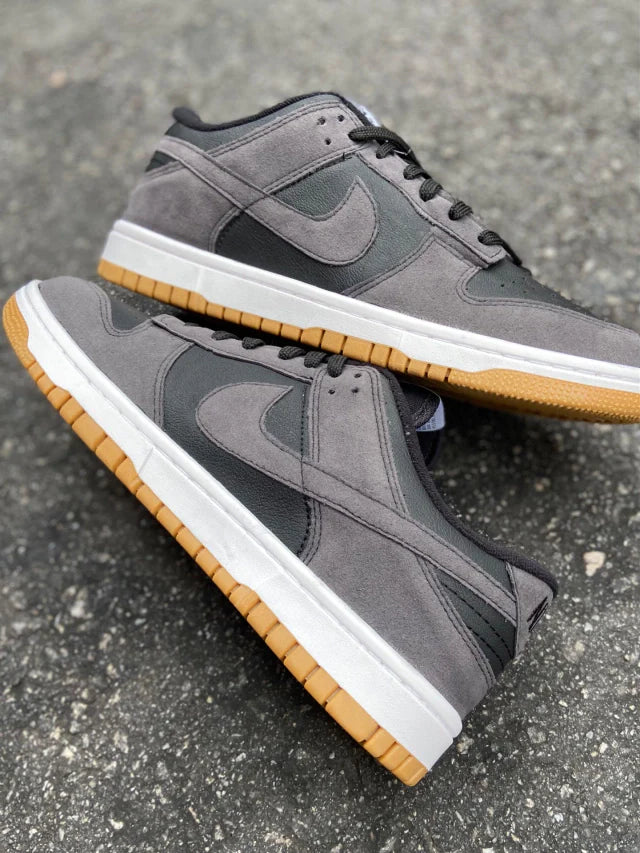 Tênis Nike Dunk Low "Cinza e Branco"
