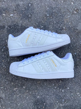 Tênis Adidas "SuperStar".