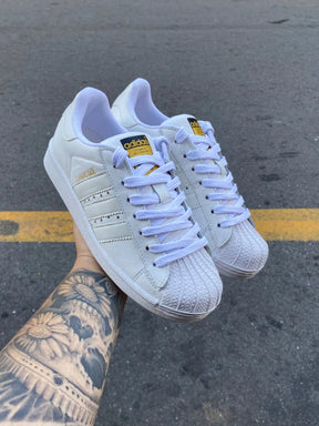 Tênis Adidas "SuperStar".