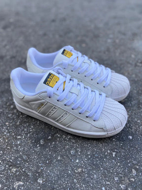 Tênis Adidas "SuperStar".